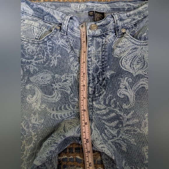 DG2 Diane Gilman Women's Jeans Cropped Flare Blue & White Allover Print SZ 14P - Picture 6 of 10
